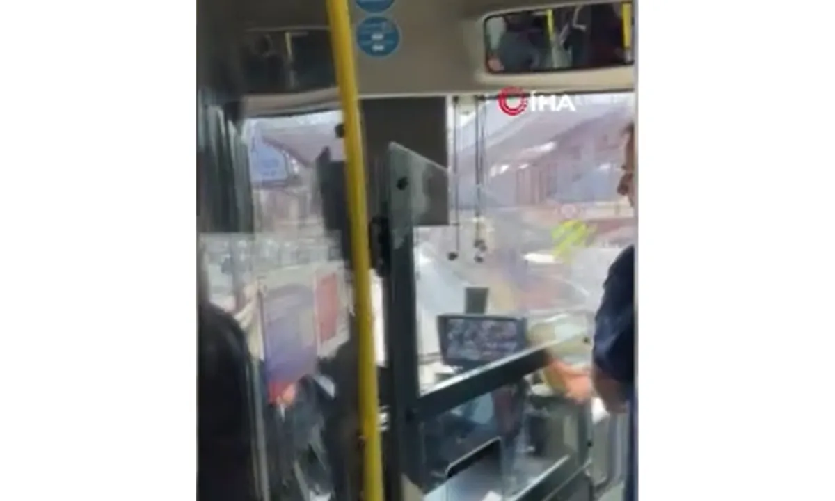 İBB'nin metrobüsleri vatandaşı canından bezdirdi! Şoför telefonlar konuştu, fren sistemi arızalandı: Artık çözüm istiyoruz!