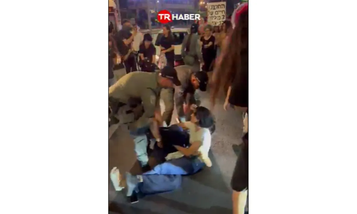 İşgalciye sessiz, adalet isteyene coplu cevap! Tel Aviv'de İsrail tarafından öldürülen Filistinli Awdah Hathaleen için protesto: Göstericiler gözaltına alındı!