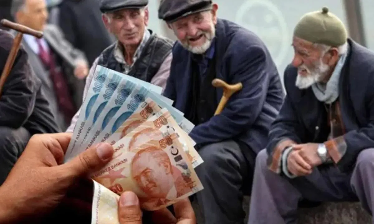 Bankalar kesenin ağzını açtı! Ağustos ayı kampanyaları açıklandı: Emekliye 28 bin 500 lira promosyon!