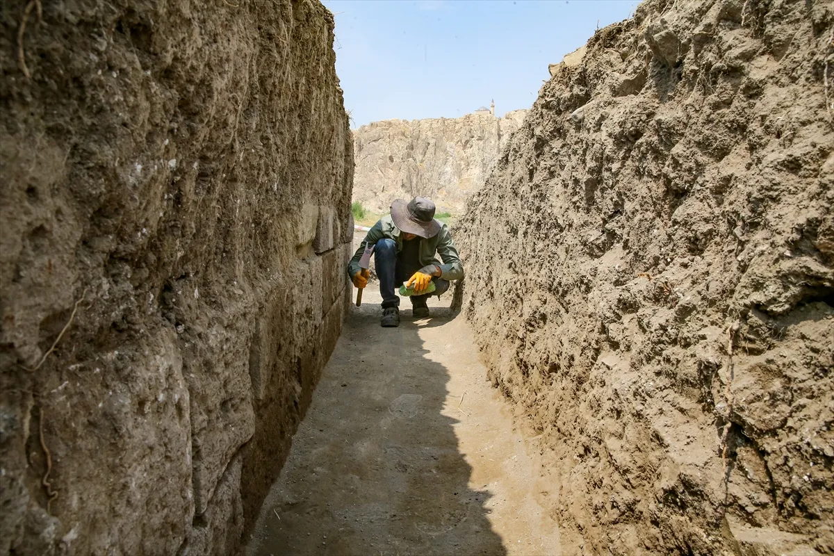 Van'da tarihi keşif: 150 yıllık Osmanlı kışlası bulundu