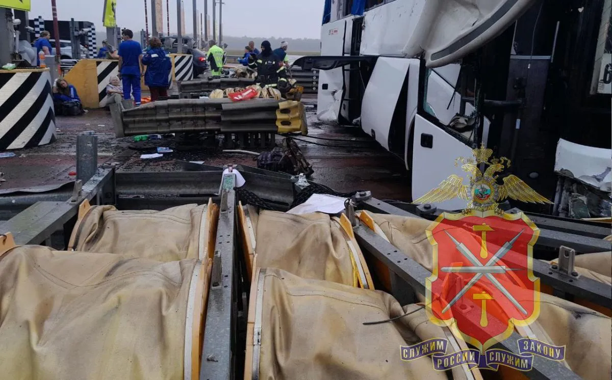 Otobüsü gişelere saplandı: 4'ü çocuk 30 yaralı