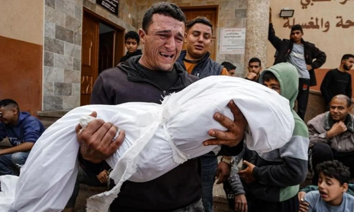Hollanda'da soykırımcı İsrail'e anladığı dilden protesto! Gazze'deki katliam otobüs duraklarına yazıldı