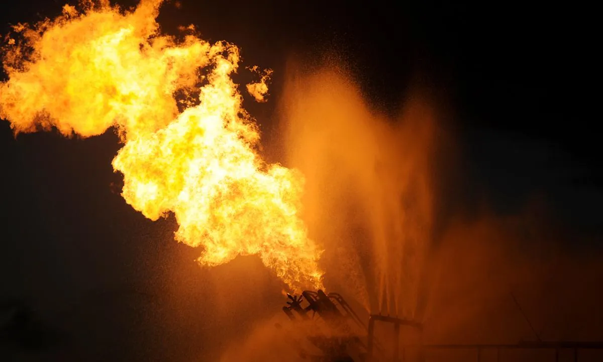 Su ararken doğalgaz buldular: Kuyudan bir anda alev çıktı