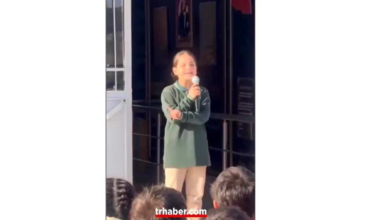 Şehidimizin kızı göğsümüzü kabarttı! Babasının adının verildiği okulda gurur veren anlar: Muazzam istiklal marşı performansı!