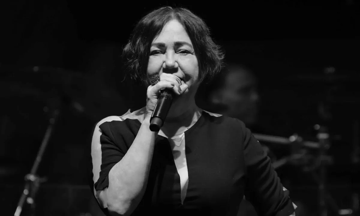 Nazan Öncel'e büyük tepki! 'Yakışıklı Güvenlik' ile video çekti, uygunsuz hareketleri sosyal medyada olay oldu