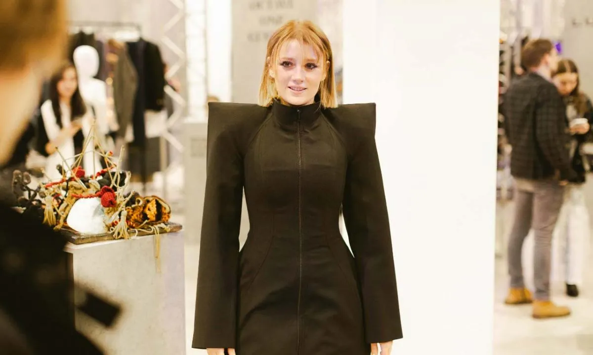 Oyuncu Gizem Karaca havuzlu villasından paylaşım yaptı! Takipçileri tepki gösterdi: Öyle ev varken...