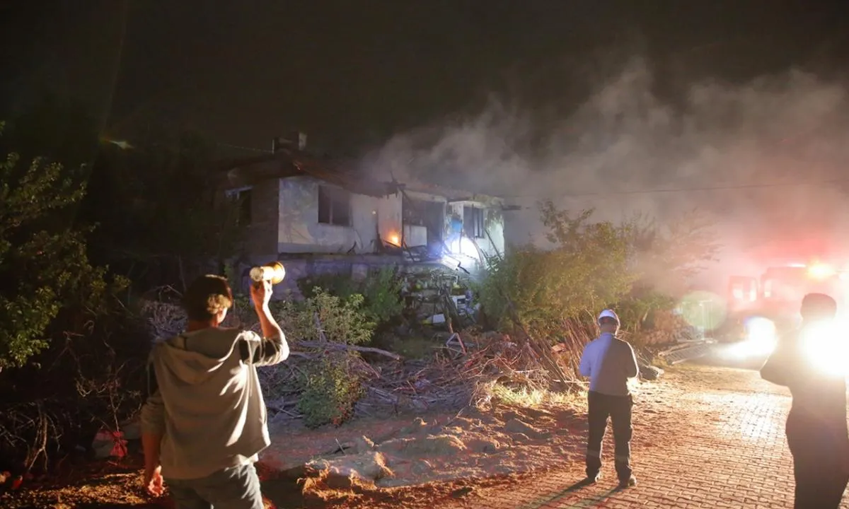 Çorum'daki mandıra yangını söndürülemedi! 100'den fazla kuzu telef oldu, 2 ev, ahır ve samanlık kullanılamaz halde 