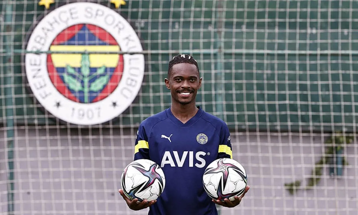 Fenerbahçe'de beklenen ayrılık! Alacaklarını verip gönderdiler