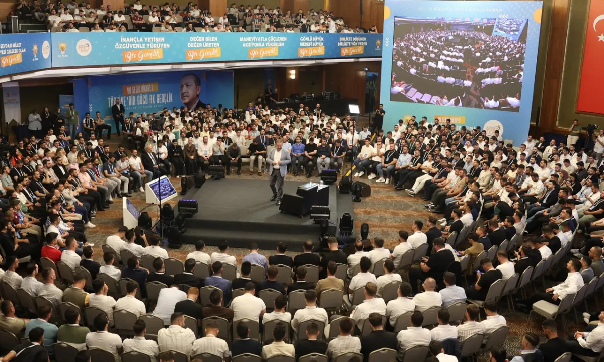 AK gençlik fırtına estiriyor! Kızılcahamam Strateji ve İstişare Kampı'nda dev buluşma: 2028'in doğru yolu çiziliyor!