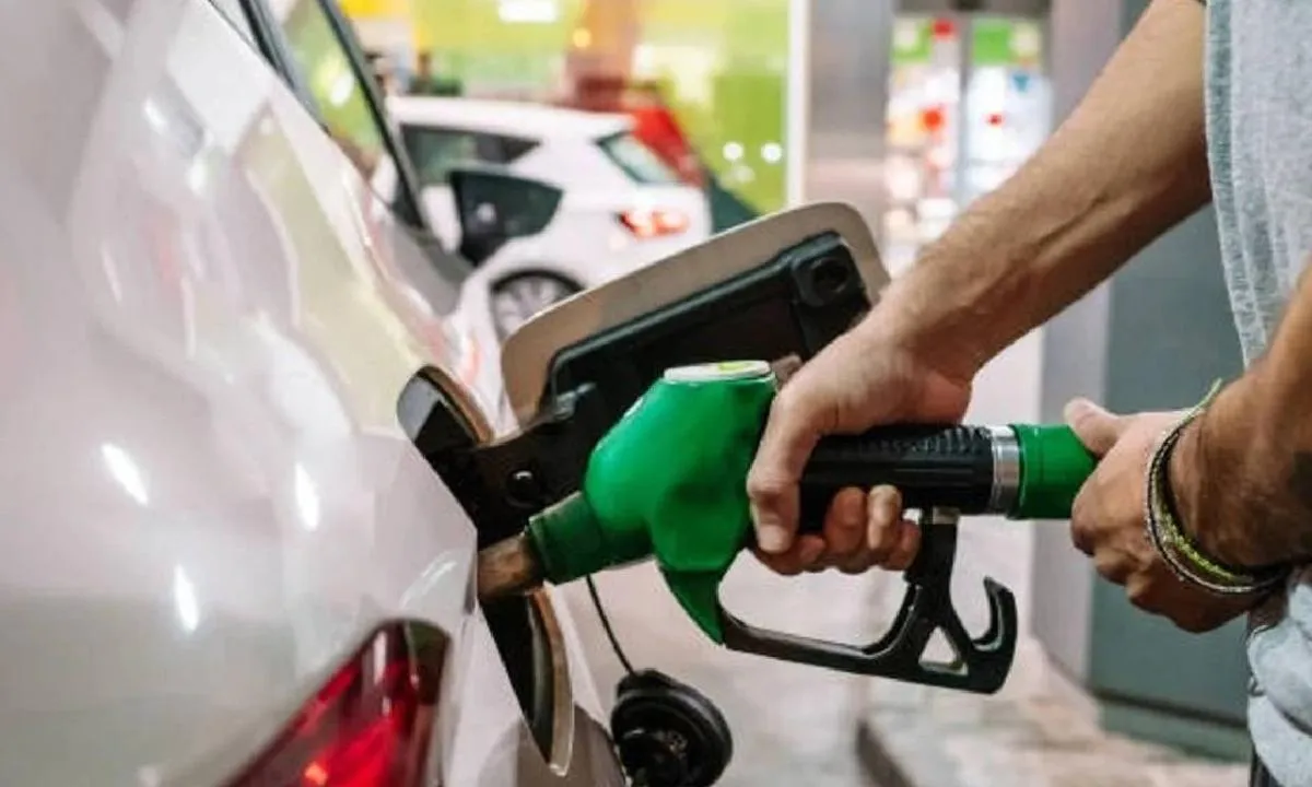 12 Ağustos benzine ve motorine zam geldi mi? Bu gece benzine zam yapılacak mı?