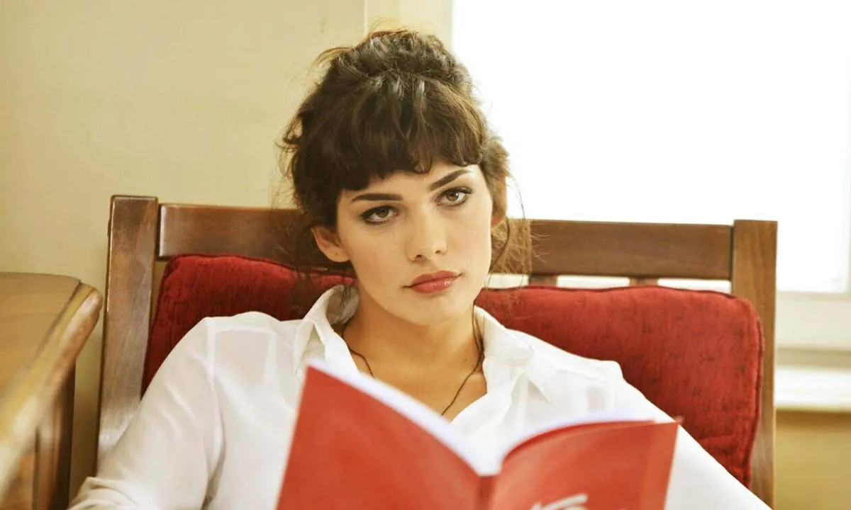 Düğününde hamile olduğunu açıklamıştı! Oyuncu Beste Kökdemir karnı burnunda tatil pozlarını paylaştı