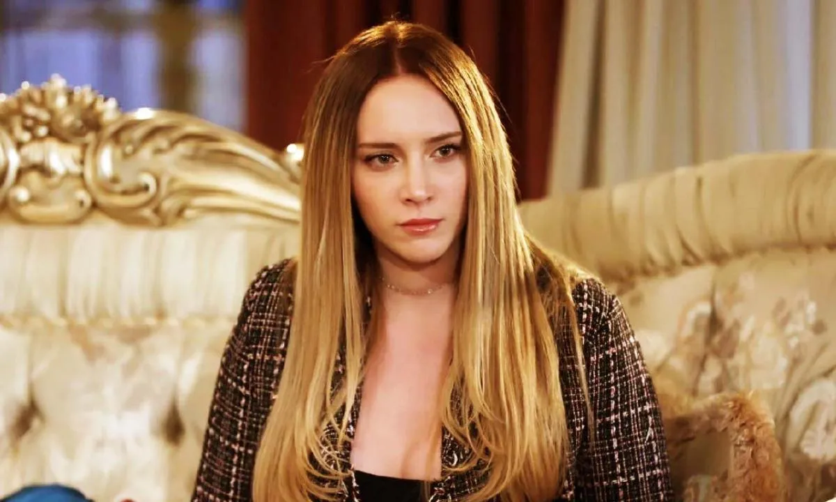 Babasını kanser sebebiyle kaybetmişti! Oyuncu Hayal Köseoğlu'ndan duygusal paylaşım: Kor ateş...