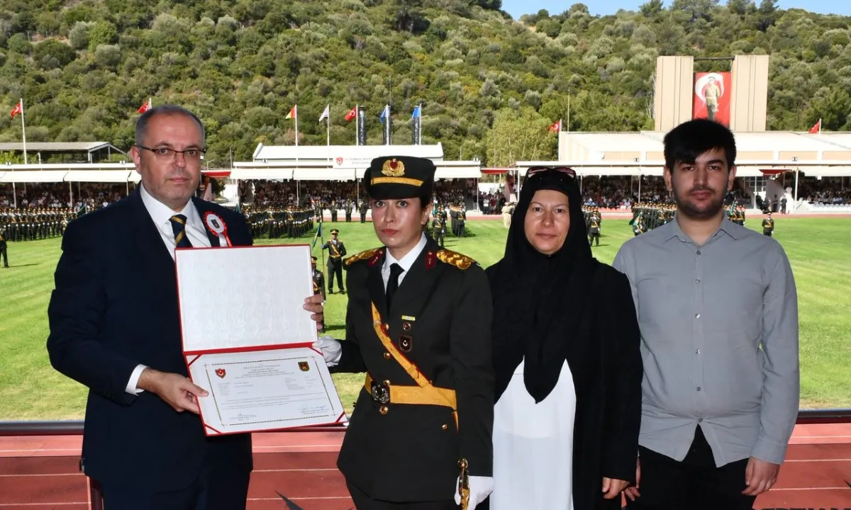 Şehit Ömer Halisdemir’in emaneti artık Türk ordusunda! Teğmen olarak Kara Harp Okulu'ndan mezun oldu!