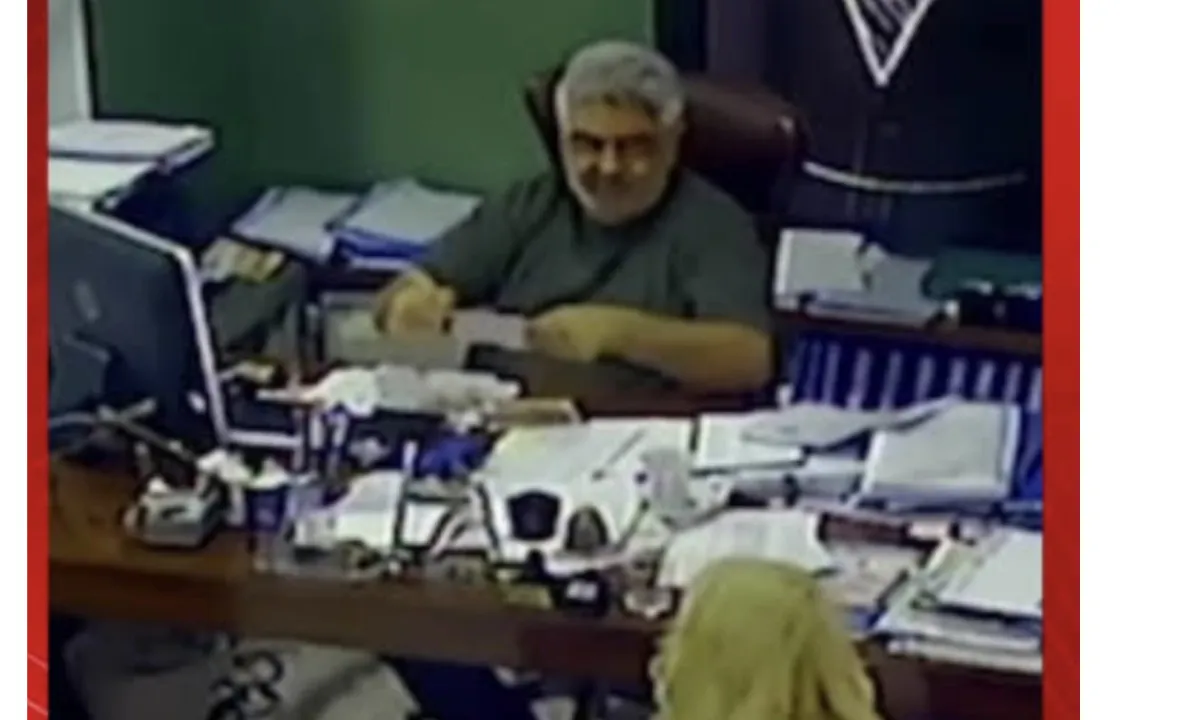 Özgür Özel'in yalanı yatsıya bile kalmadı! Suçsuz deyip savunmuştu:  Çağla Demir'in rüşvet aldığı görüntüler ortaya çıktı!