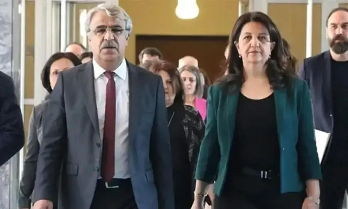 Türkiye terör belasını tarihe gömüyor! Tarih belli oldu: Külliye'deki kritik görüşme sonrası DEM Parti İmralı'ya gidiyor! 