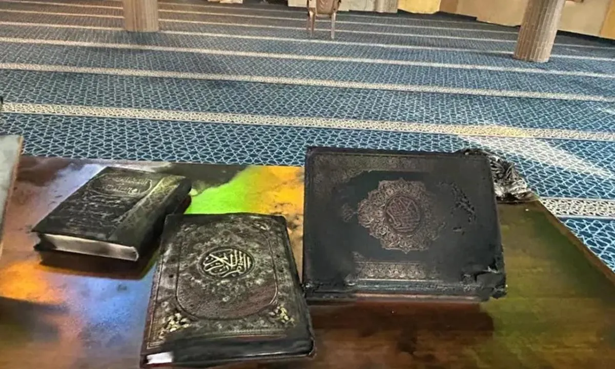 Ruh hastaları durmuyor! Yerleşimciler Batı Şeria'da cami kundakladı