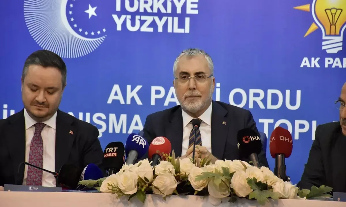 Ödenmeyen işçi maaşları ve çöp dağları... Bakan Işıkhan'dan CHP'li belediyelere sert çıkış: “Son derece utanç verici!”