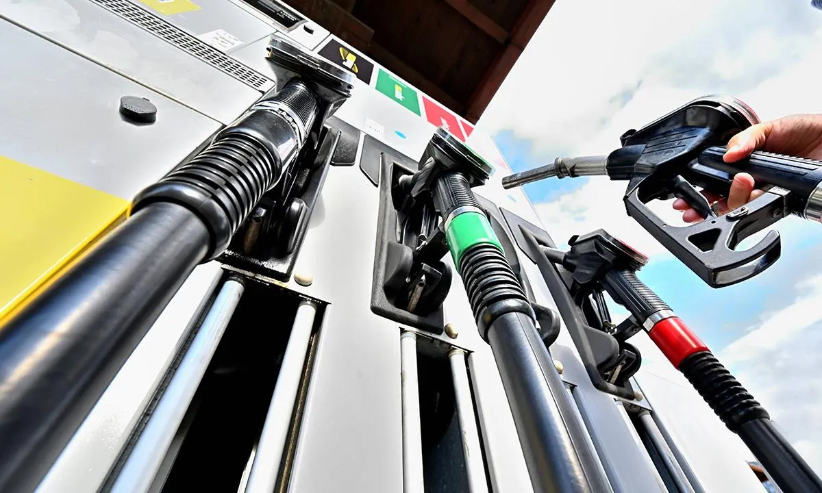 Petrolün ateşi yükseldi! Akaryakıt fiyatlarına yeni zam yolda! Zamlı tarifeden etkilenmek istemeyenler dikkat