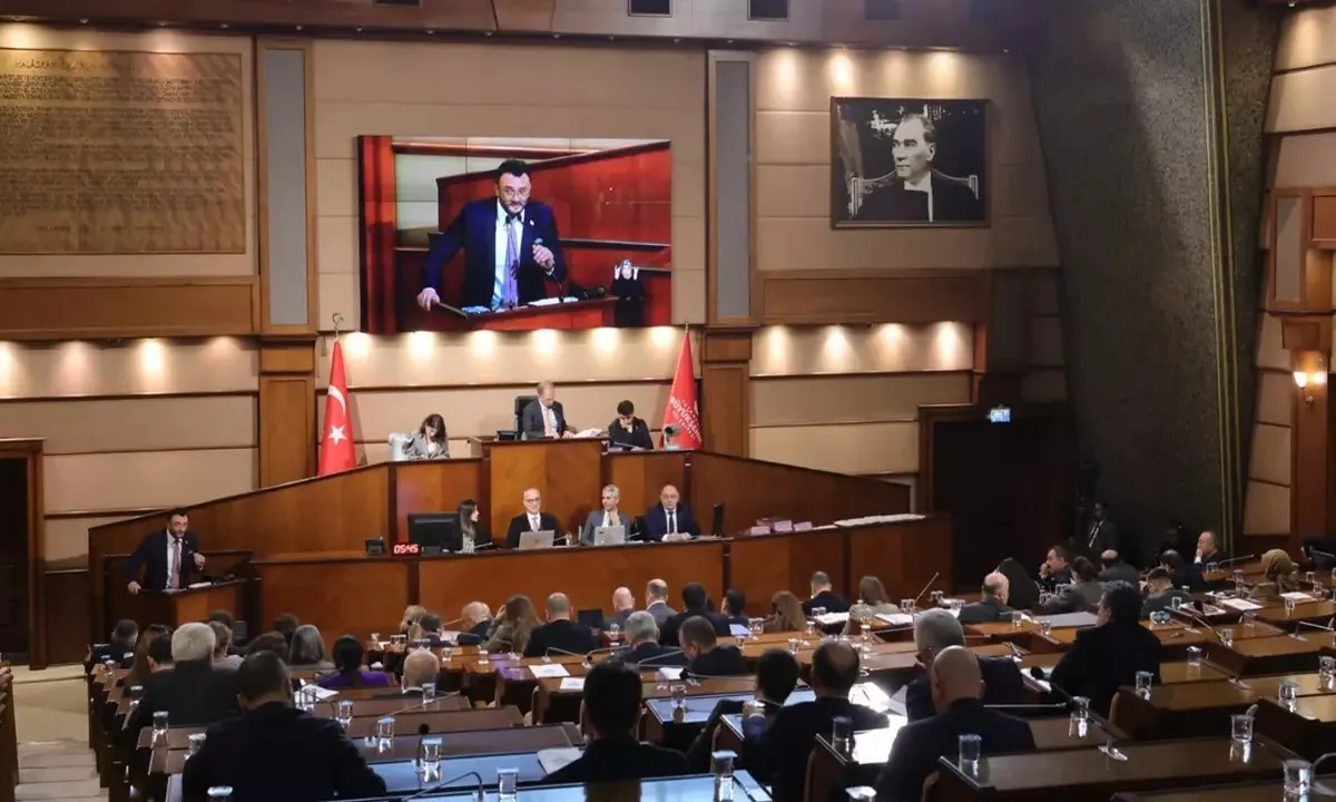 İBB Meclisi'nde ulaşım zammı krizi: 'Millete zulmediyorsunuz!'