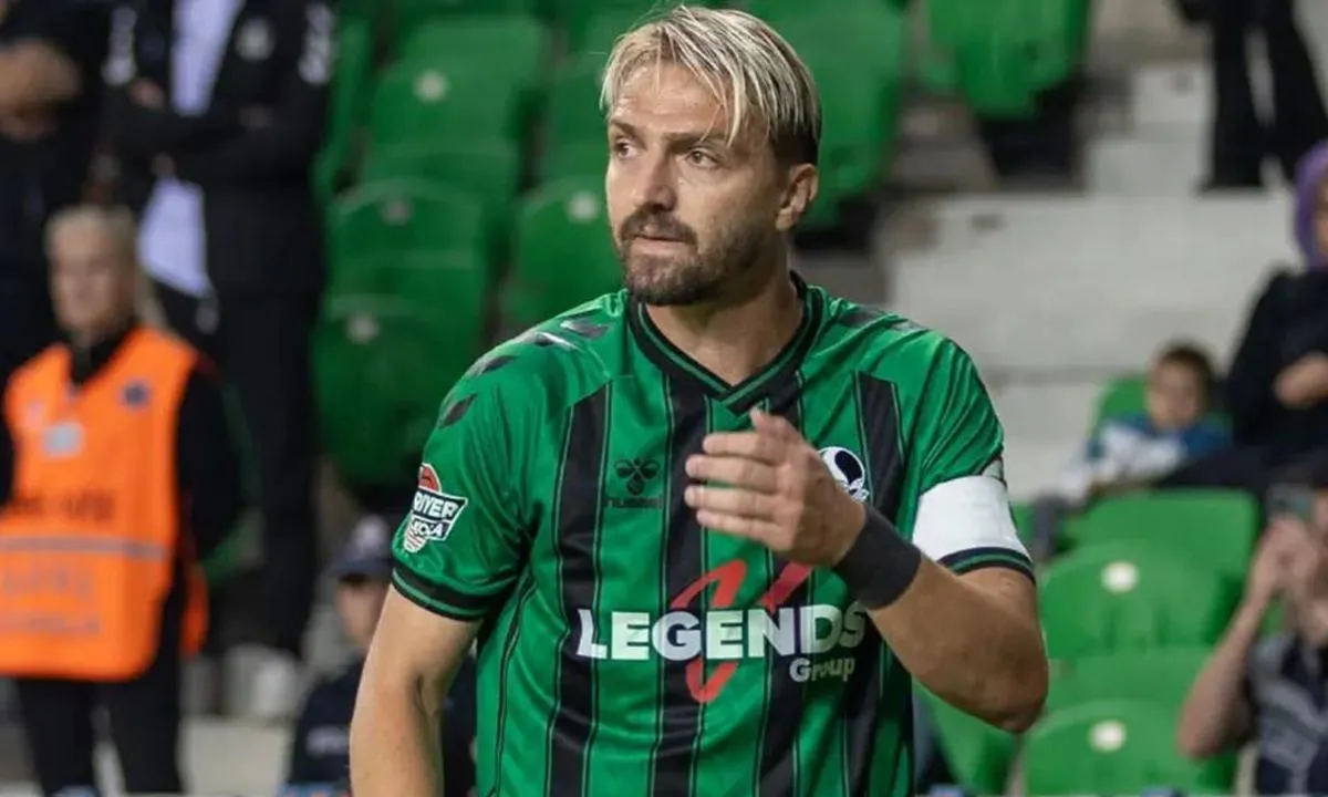 Caner Erkin zor olanı başardı, 12 maçta dördüncü kez 'kızardı'