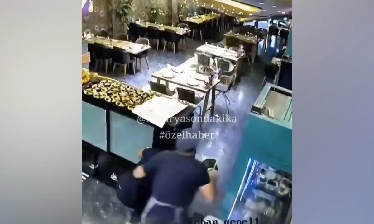 İftar öncesi facia yaşandı! Kebapçının asma tavanı çöktü: O anlar kameralara yansıdı! 