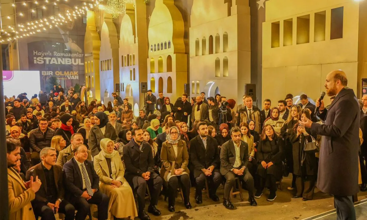 Bilal Erdoğan, İstanbul'daki ramazan etkinlik alanını ziyaret etti: 'Cumhurbaşkanımız  hem Türkiye hem de dünya için örnek bir lider'